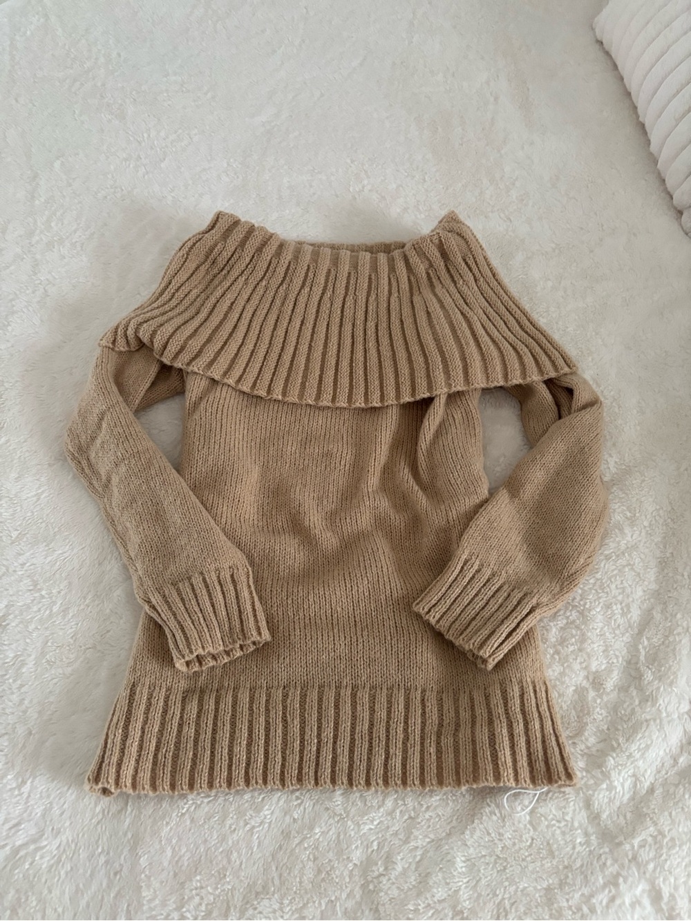 Amazon Essentials Women's Off-the-Shoulder Rib Knit Sweater